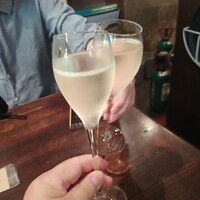 クッチーナ イタリアーナ アリア 六本木 - スパークリングワインでカンパイ〜(^_-)♡