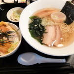 みなと街食堂 - まんぷくセット　塩ラーメン+ミニカツ丼