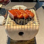 308782755 - 蜜汁叉焼： 甘いタレに漬け込んで焼いた香港式叉焼