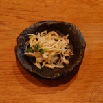 鶏一途 - お通し(鳥皮ポン酢)