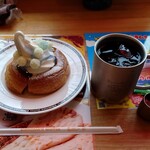 珈琲所コメダ珈琲店 - 左クッピーラムネシロノワールミニサイズ700円、右カフェインレスアイスコーヒー540円