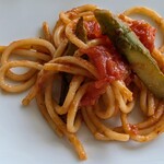 XEX ATAGO GREEN HILLS / Salvatore Cuomo Bros. - 燻製ベーコンと夏野菜のアラビアータ　スパゲッティ
