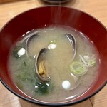 やまひこ鮨 - 海鮮丼（ランチ）¥1800 アサリのお味噌汁