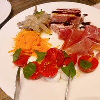 grigio la tavola - 