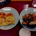大門 - 餃子(6個)と半スタミナ飯
