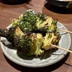 鶏とヤサイ 四鶴 - ブロッコリーにも鶏油かかってます！