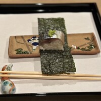 馬車道 大かわ - お店を代表する鯖寿司です。