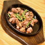 居酒屋やぐら - 砂肝とニンニクの芽のピリ辛炒め（６５０円）２０２５年７月
