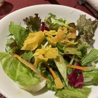 ジョーズ シャンハイ ニューヨーク 銀座店 - <黒酢酢豚セット>のサラダ
