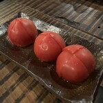 308793221 - 普通のトマトとは比べ物になりません。このトマトにマヨネーズをつけるかと、今日来た同僚たちに聞いたら即座に反対されました。