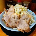 ラーメン 盛太郎 - チャーシュー麺　1,100円（野菜マシマシ、薄味）