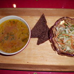 Pechika - 野菜スープ、ライ麦パン、コールスロー