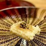 天ぷら もっこす - 長崎対馬の穴子。カンボジアの生胡椒を添えて。