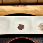 天ぷら もっこす - 満月の塩・醤油塩・塩胡椒