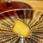 天ぷら もっこす - 鉾田シルクスイート。満月の塩が甘さを引き立てます。