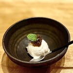 天ぷら もっこす - 自家製クリームチーズとヨーグルトのジェラート。梅のジャムがアクセント！