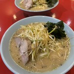ラーメンショップ ◯化 - 料理写真:味噌ネギラーメン・ネギラーメン