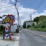 たいやき むらさきや - 駐車場はお店の前に数台、裏に8台程度停められます。