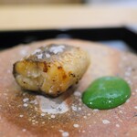 澤田 - ウナギを筒焼き風に。これに蓼酢をつけて。アツアツに焼いて面白いウナギの出し方。美味しかった！