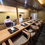 澤田 - さあさあ、本日は貸切。8名の皆様をお待ち致しまーす♬