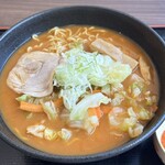 岩手山サービスエリア(上り線) スナックコーナー - 辛みそ野菜ラーメン（追い唐辛子をスタンバイ）