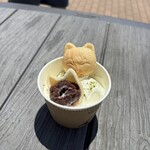 岩手山サービスエリア(上り線) スナックコーナー - 猫モナカソフト　中は餡子