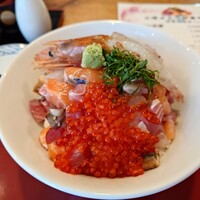 いわ志 本店 - 日曜日限定特選海鮮丼 GEN界丼酢飯400g 1,920円。