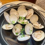 鳥半・魚半 - はまぐりの酒蒸し