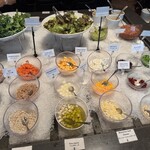 ロウリーズ・ザ・プライムリブ - サラダバー　豆、チーズ、穀物など