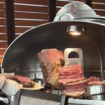 ロウリーズ・ザ・プライムリブ - ライブカット　サーブ