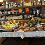 ロウリーズ・ザ・プライムリブ - デザートブュッフェテーブル