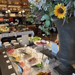 ロウリーズ・ザ・プライムリブ - サラダバー　ピクルスなど