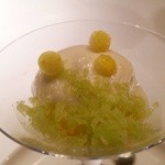 エクアトゥール - ＜デザート１＞ヨーグルトムース、洋梨ジュレ、青リンゴソルベ