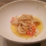 エクアトゥール - ＜アミューズ１＞ホタテ貝の冷たいプリン、ずわいがにと松茸のソースかけ
