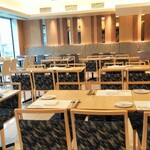 シーズンズレストラン 壱之壱 - 来店順に壁際の良いお席にご案内。