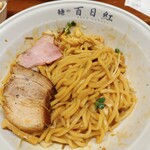 百日紅 - 容赦なく混ぜ混ぜ。2種類のチャーシューは避難させて後からのせました。