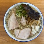 ケンちゃんラーメン - 料理写真:「中華そば小盛」（800円）、"こい口・油ぽく"