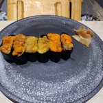 銀座のみこ寿司 - うに3種[チリ赤ウニ、宮城塩水ムラサキウニ、ロシアバフンウニ]