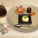 シーズンズレストラン 壱之壱 - デザートは自分でセレクト。今さら初カヌレ。