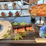 シーズンズレストラン 壱之壱 - デザートをワゴンからセレクトします。マンゴーパンナコッタが素晴らしかった様です。