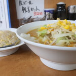 華丸 - 華丸ラーメン＋半チャーハン