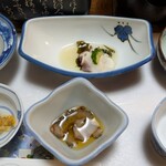 お宿 お食事処 鱗晃荘 - タコとワカメの酢の物、コウナゴ大根おろし、めかぶ、ナマコ