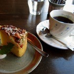 かぜまち珈房 - 木の実のケーキ、コーヒー。