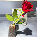 うずとかみなり - 故 大西祐貴氏の好きだった薔薇が飾られています