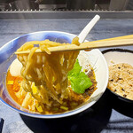 うずとかみなり - 平打ちの中太手もみ麺