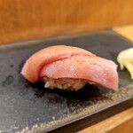 にぎりの一歩 - はがしのトロ