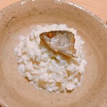 鮨 めい乃 - この季節だけですね、シンコの頭の素揚げなんて、アハッヾ(≧▽≦)ﾉ