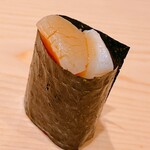 鮨 めい乃 - 野付の小柱を三国屋の海苔で軍艦に。大星サイズの小柱はラッコの大好物