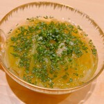 鮨 めい乃 - 酸味が強くないので、焼茄子の香りとお出汁の旨味が引き立ちます