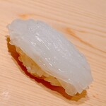 鮨 めい乃 - 今が旬の白イカ（剣先イカ）。恐らく京都か鳥取の日本海側かな？ネットリトしていて、酢橘の酸味がアクセントでした